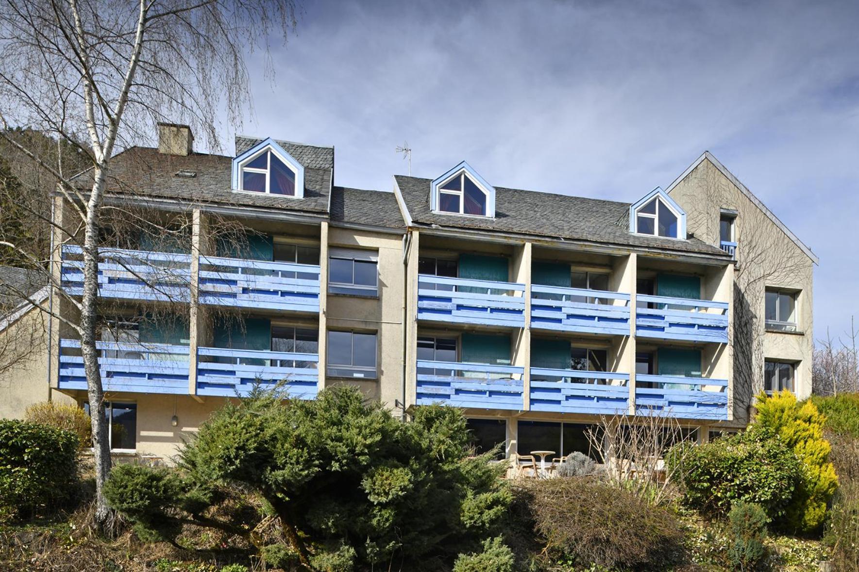 Le Castel Du Cantal Groupe Village Fani Thiézac Exterior foto